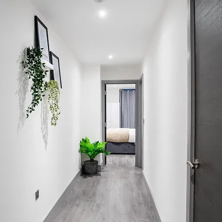 Bradford Apartment *