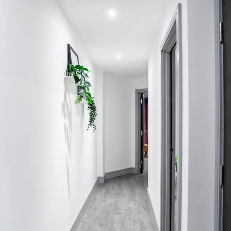 Bradford Apartment *